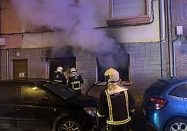 Bomberos en Ávila durante una intervención anterior. Imagen de archivo