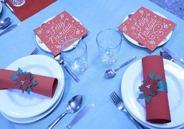 Mesa preparada en el Comedor de los Pobres