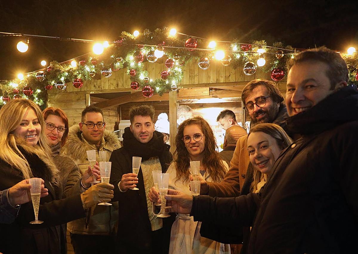 Imagen secundaria 1 - Miles de visitantes acuden al Mercado de Navidad Hispanoluso en Fuentes de Oñoro