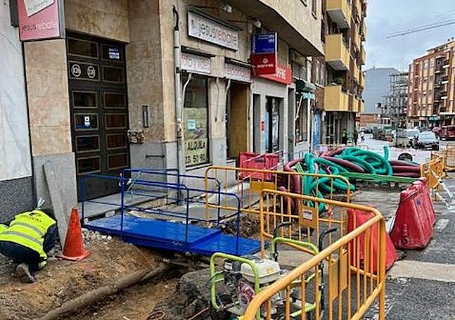 Los comerciantes tiene numerosas fotos de las semanas en las que a penas se podía entrar en sus locales.