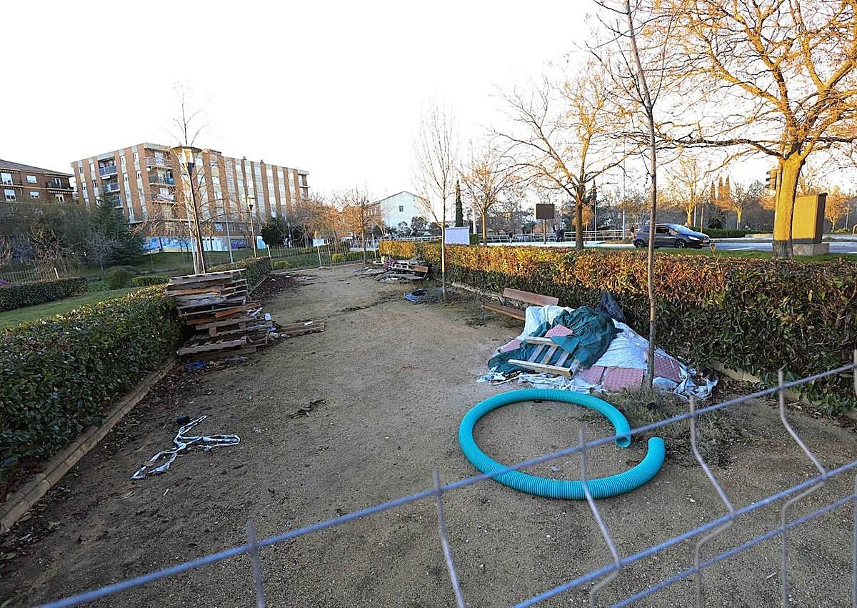 Imagen secundaria 1 - Malestar entre comerciantes y vecinos por las interminables obras de la carretera de Ledesma