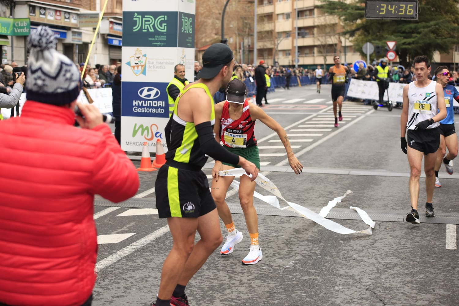 Fotos de la llegada de la San Silvestre Salmantina 2023