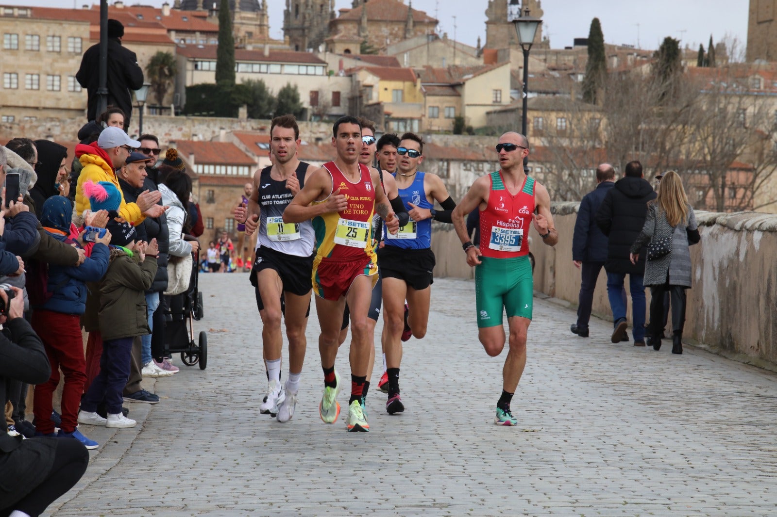 San Silvestre Salmantina: paso por el Puente Romano y calle Compañía