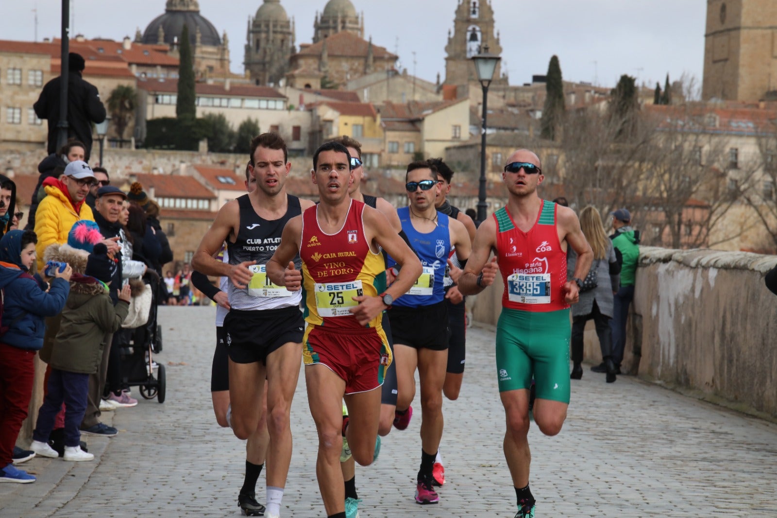 San Silvestre Salmantina: paso por el Puente Romano y calle Compañía