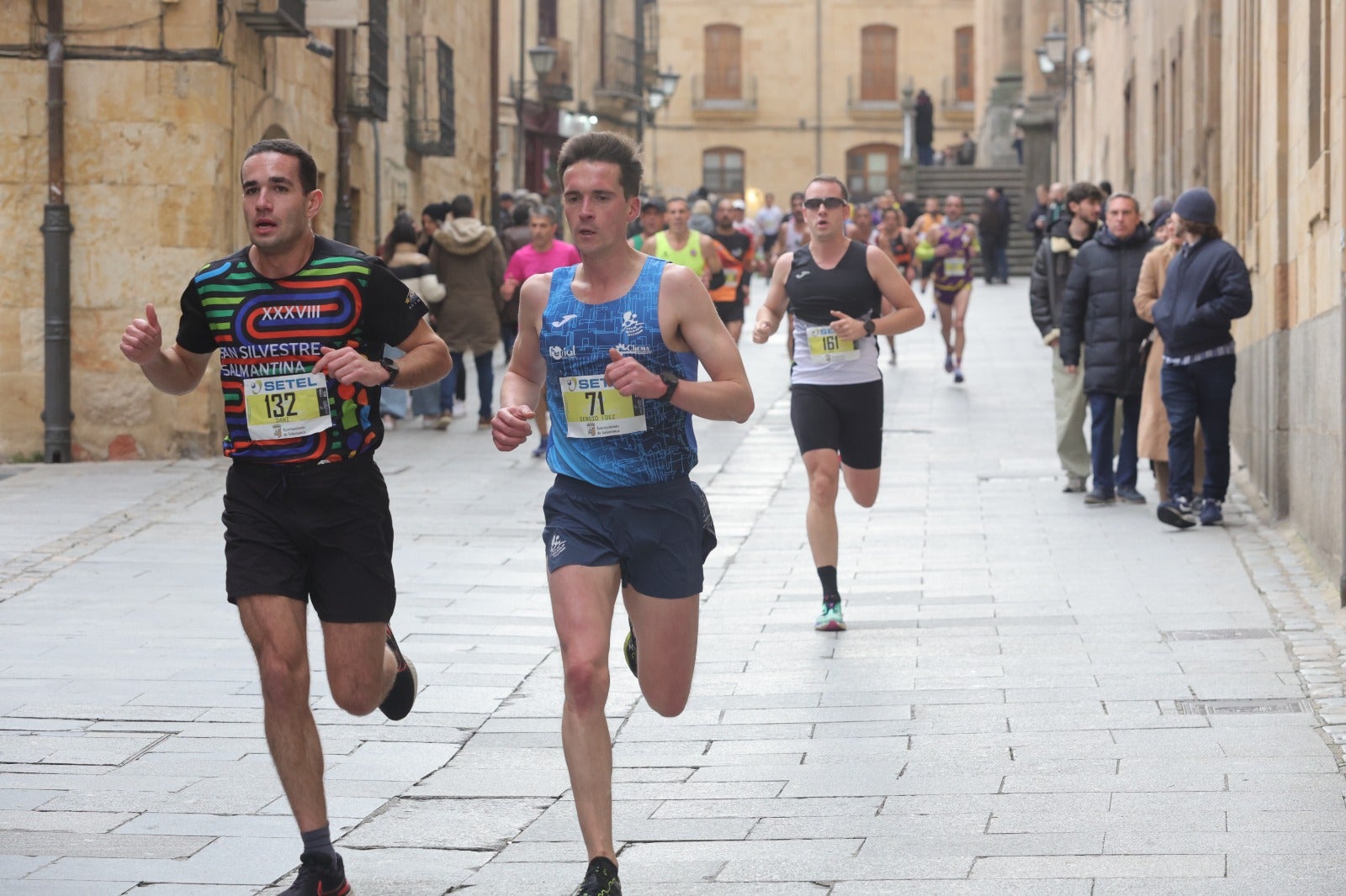 San Silvestre Salmantina: paso por el Puente Romano y calle Compañía