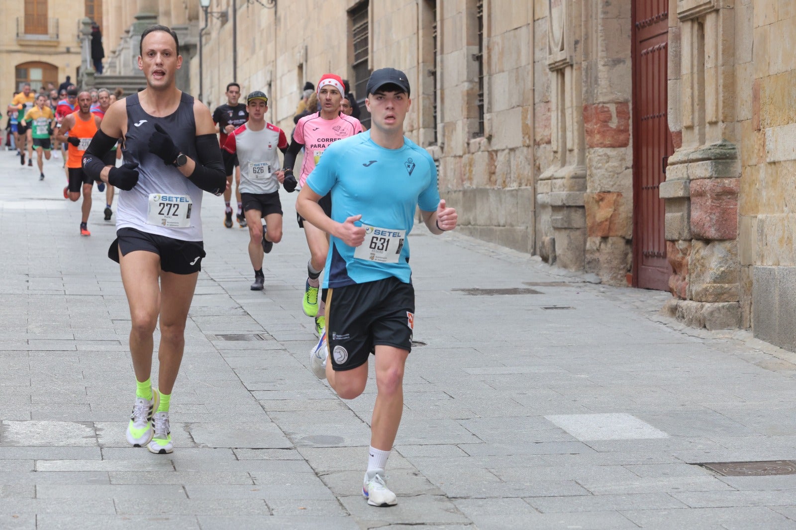 San Silvestre Salmantina: paso por el Puente Romano y calle Compañía