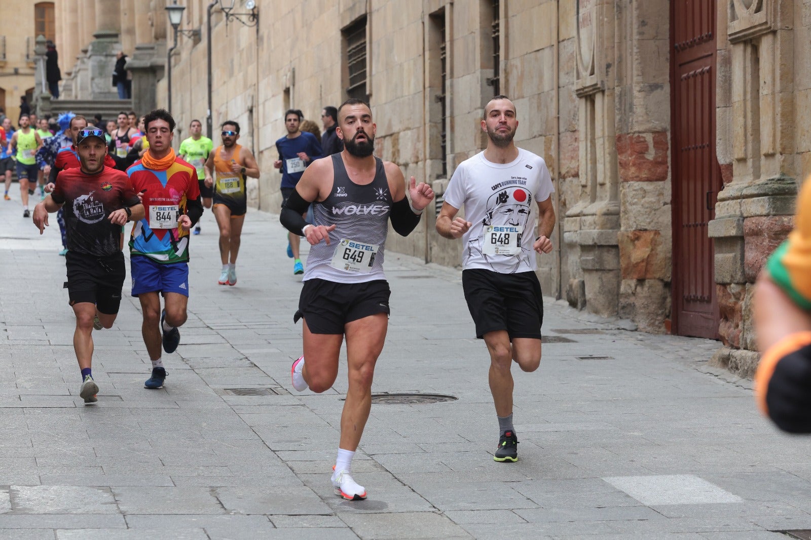 San Silvestre Salmantina: paso por el Puente Romano y calle Compañía