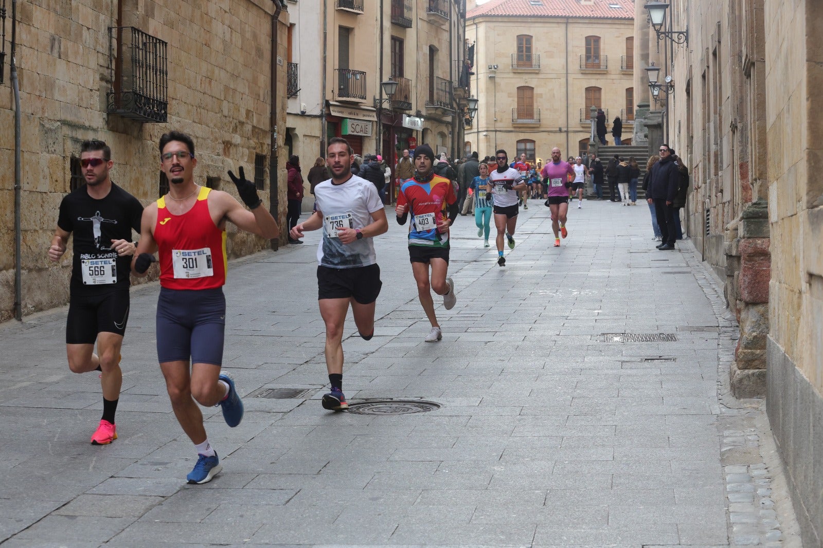 San Silvestre Salmantina: paso por el Puente Romano y calle Compañía
