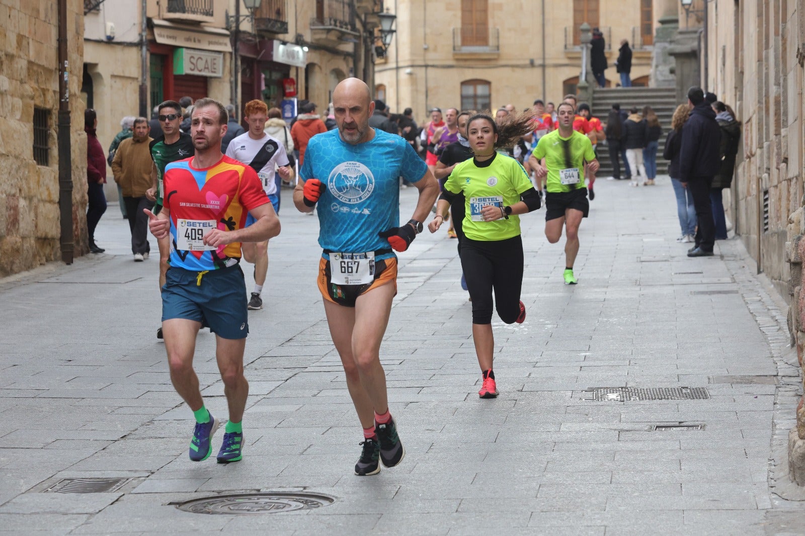 San Silvestre Salmantina: paso por el Puente Romano y calle Compañía