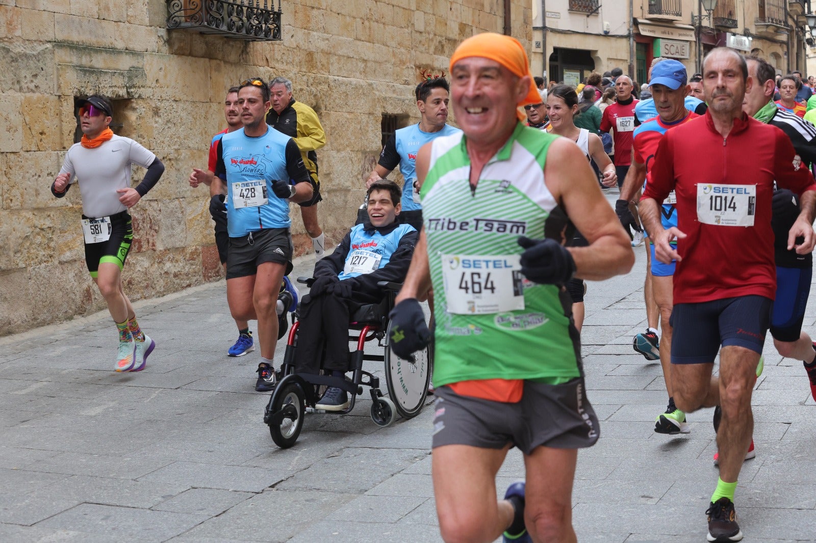 San Silvestre Salmantina: paso por el Puente Romano y calle Compañía