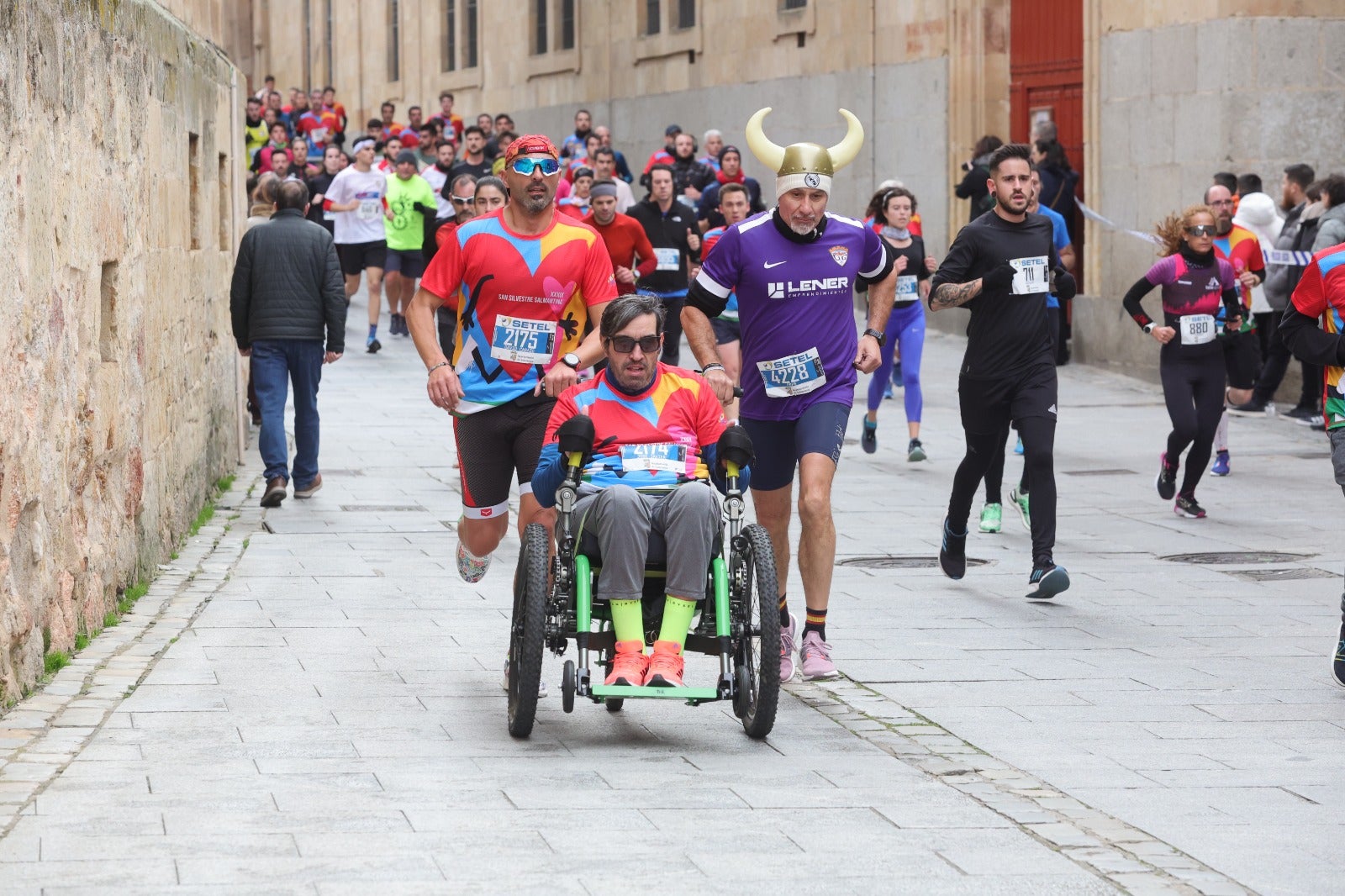 San Silvestre Salmantina: paso por el Puente Romano y calle Compañía