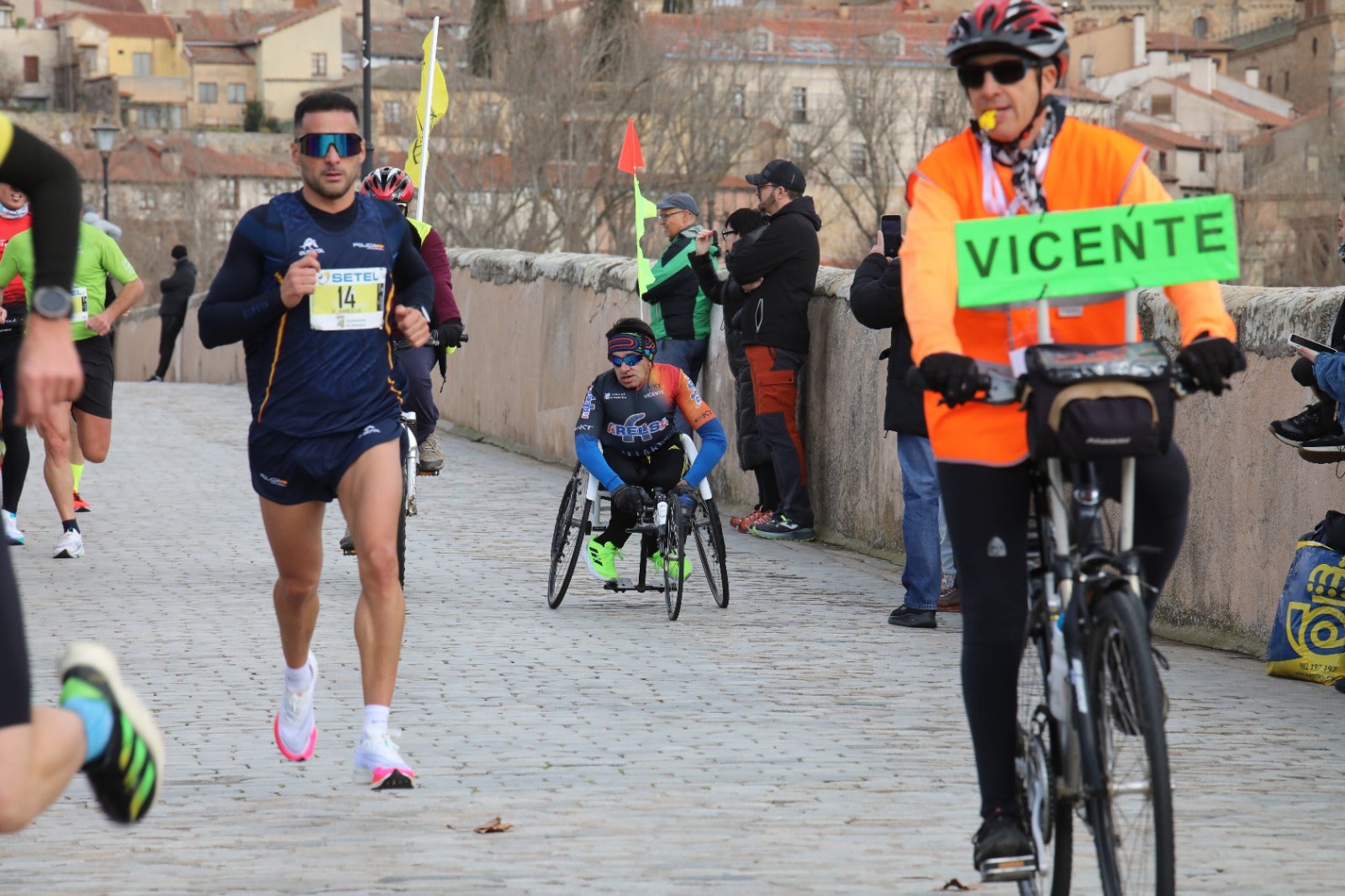 San Silvestre Salmantina: paso por el Puente Romano y calle Compañía