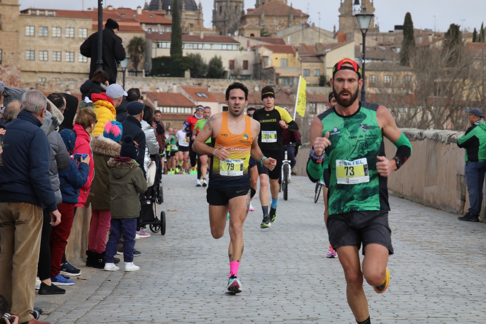 San Silvestre Salmantina: paso por el Puente Romano y calle Compañía