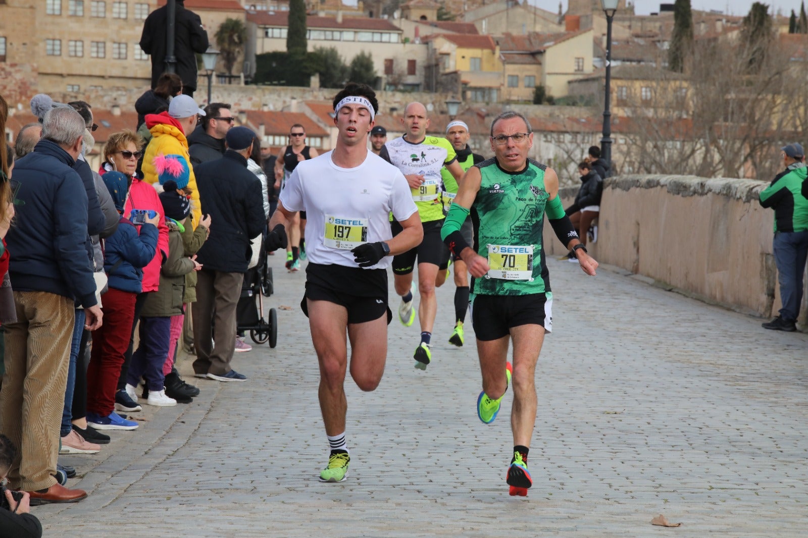 San Silvestre Salmantina: paso por el Puente Romano y calle Compañía