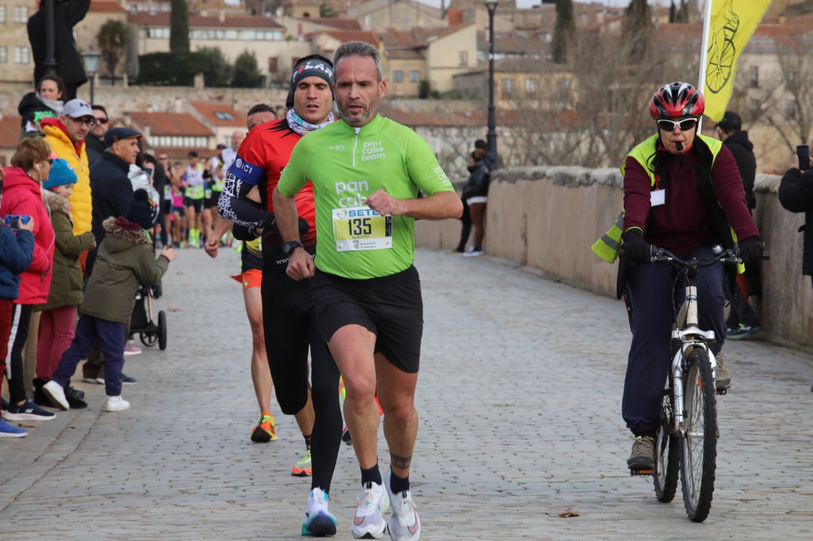 San Silvestre Salmantina: paso por el Puente Romano y calle Compañía