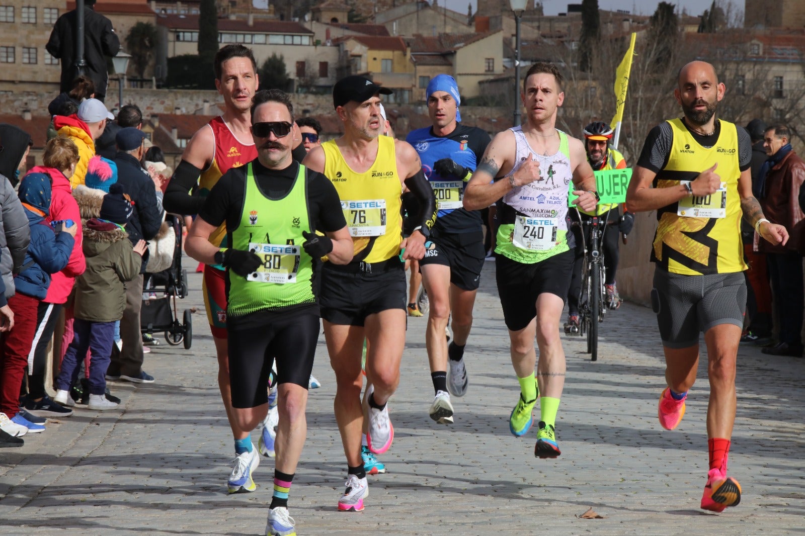 San Silvestre Salmantina: paso por el Puente Romano y calle Compañía