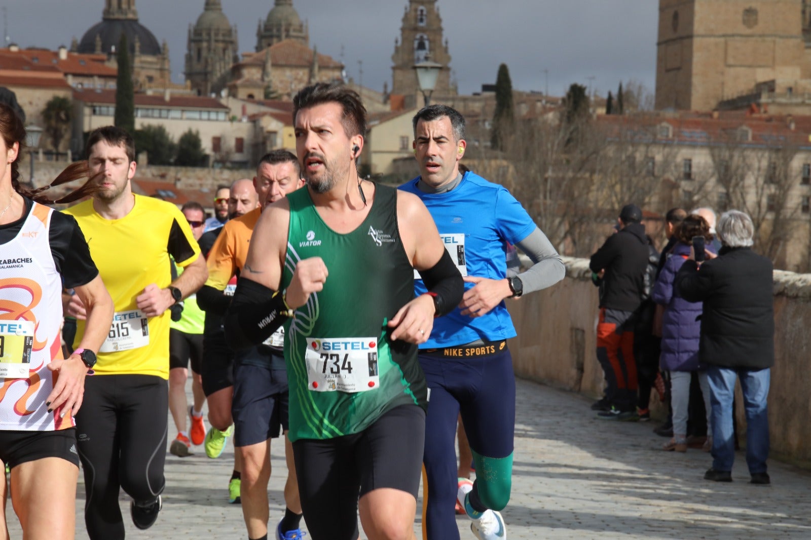 San Silvestre Salmantina: paso por el Puente Romano y calle Compañía