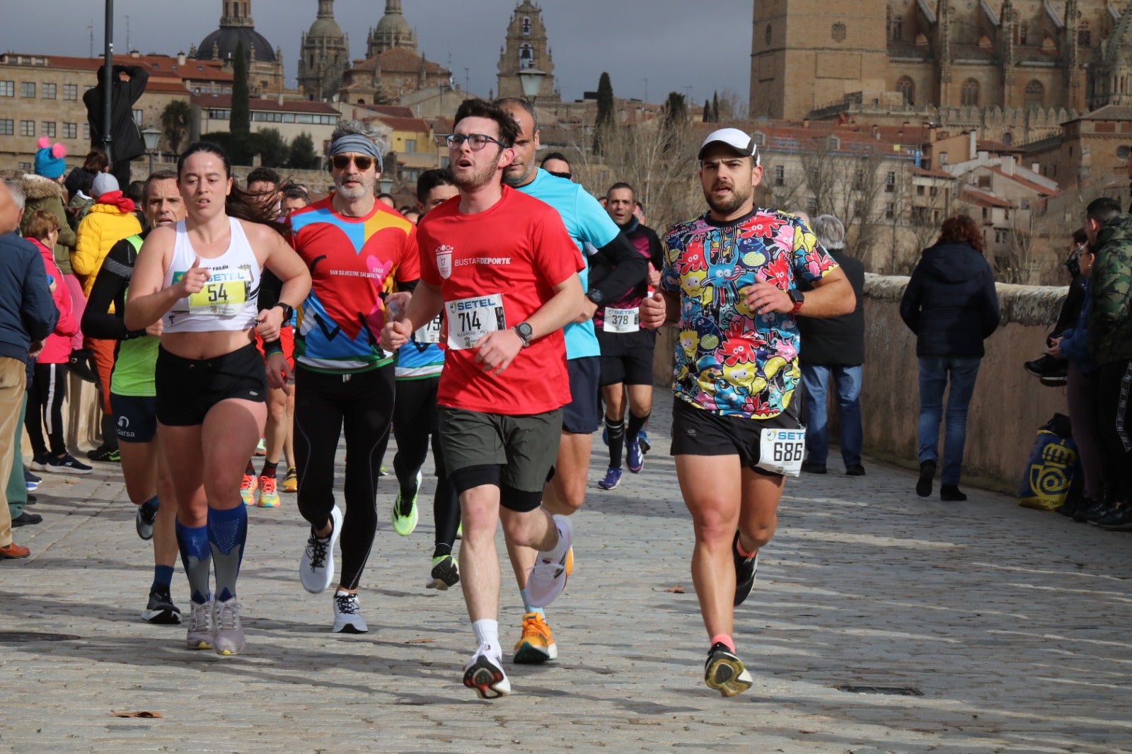 San Silvestre Salmantina: paso por el Puente Romano y calle Compañía