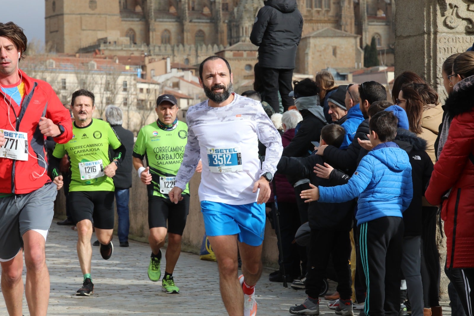 San Silvestre Salmantina: paso por el Puente Romano y calle Compañía