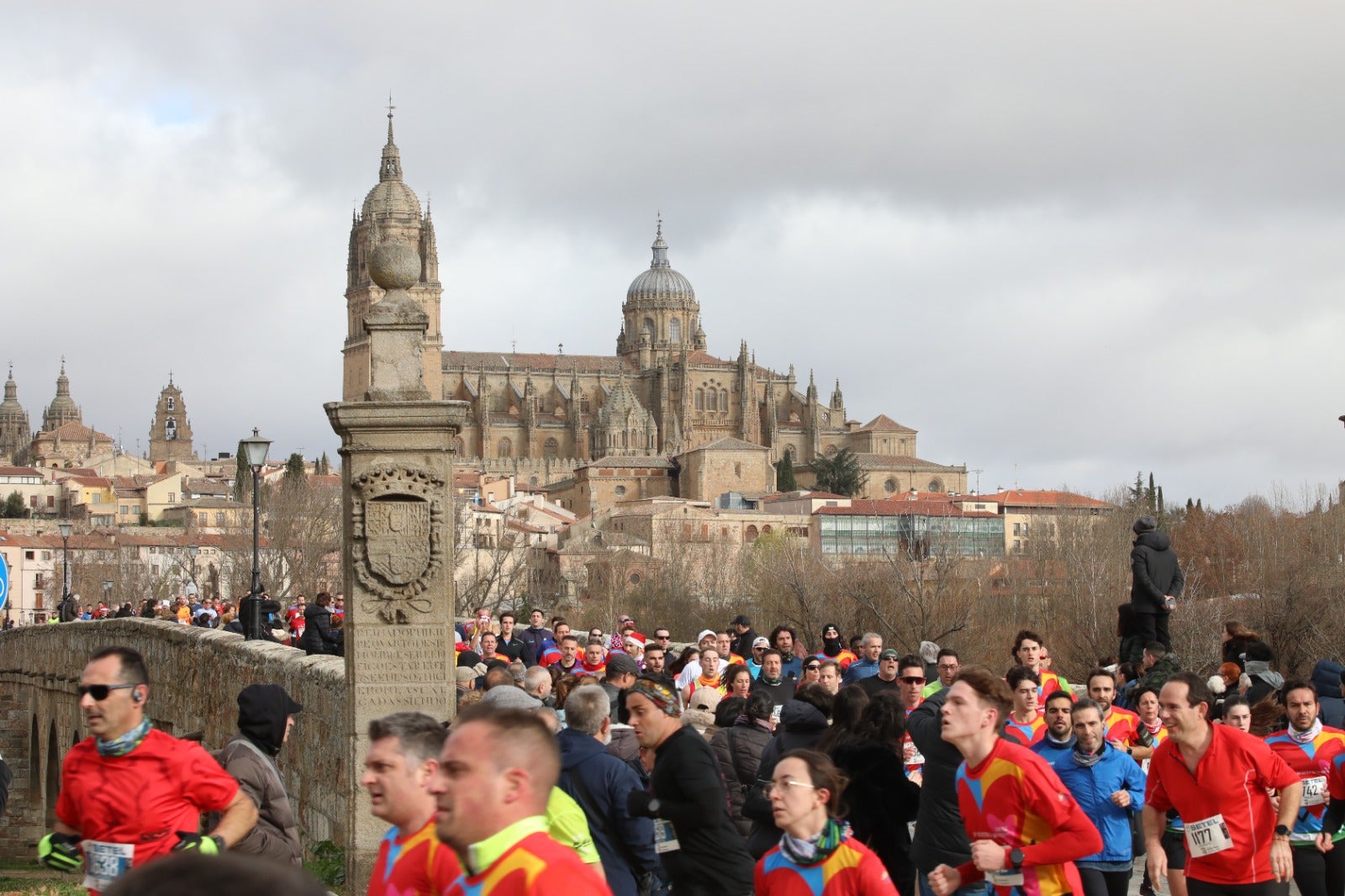 San Silvestre Salmantina: paso por el Puente Romano y calle Compañía