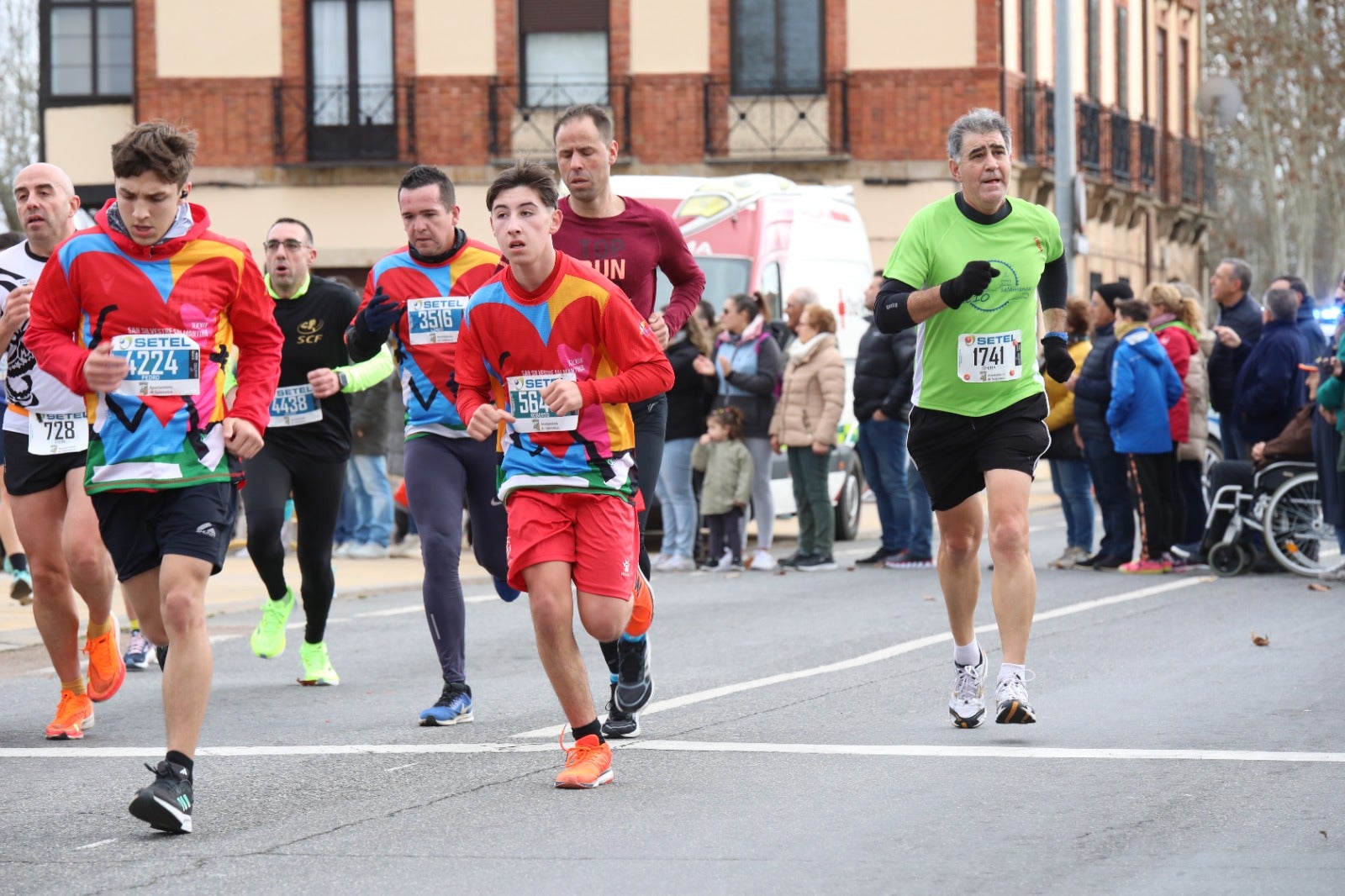 San Silvestre Salmantina: paso por el Puente Romano y calle Compañía