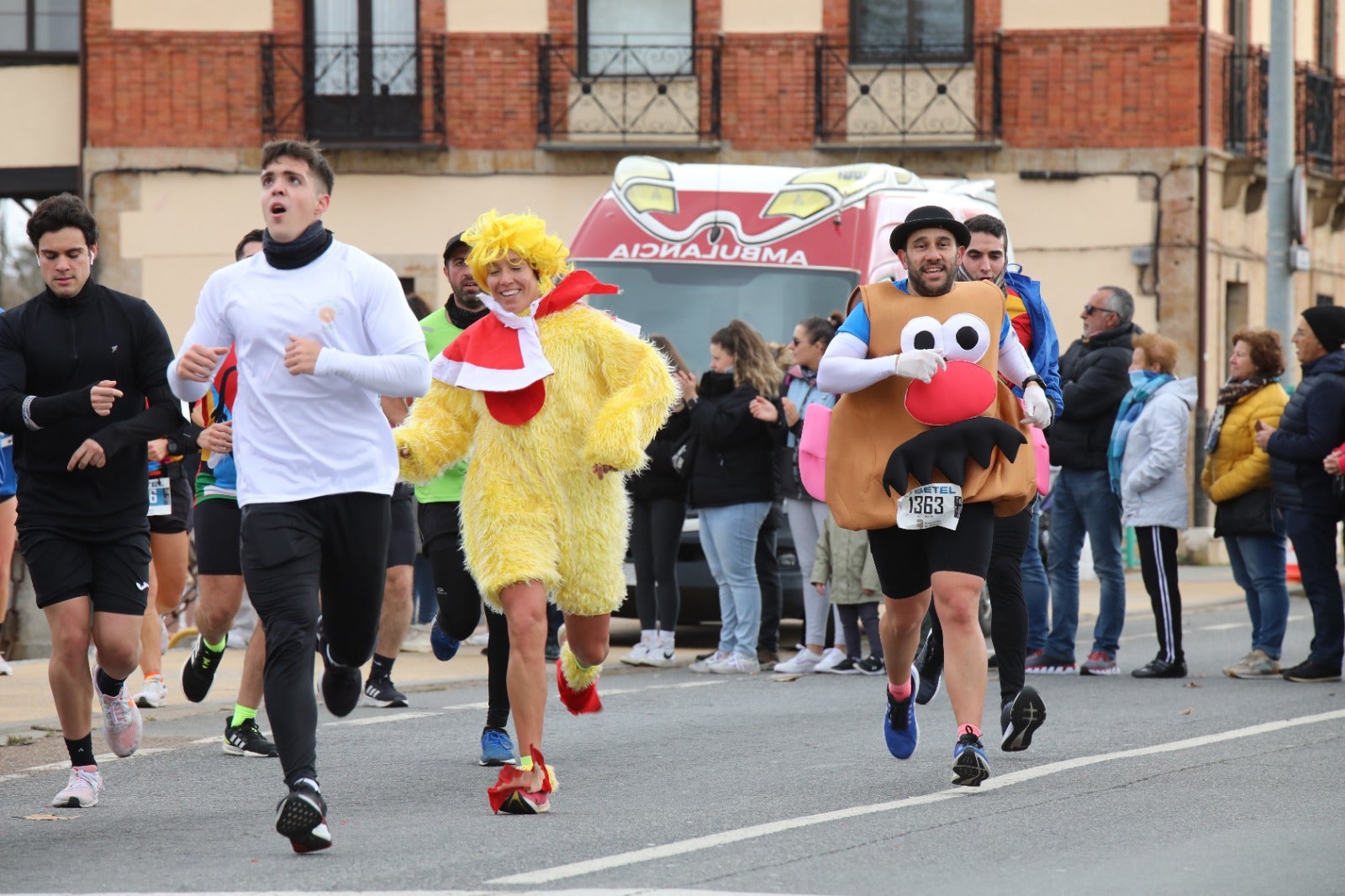 San Silvestre Salmantina: paso por el Puente Romano y calle Compañía