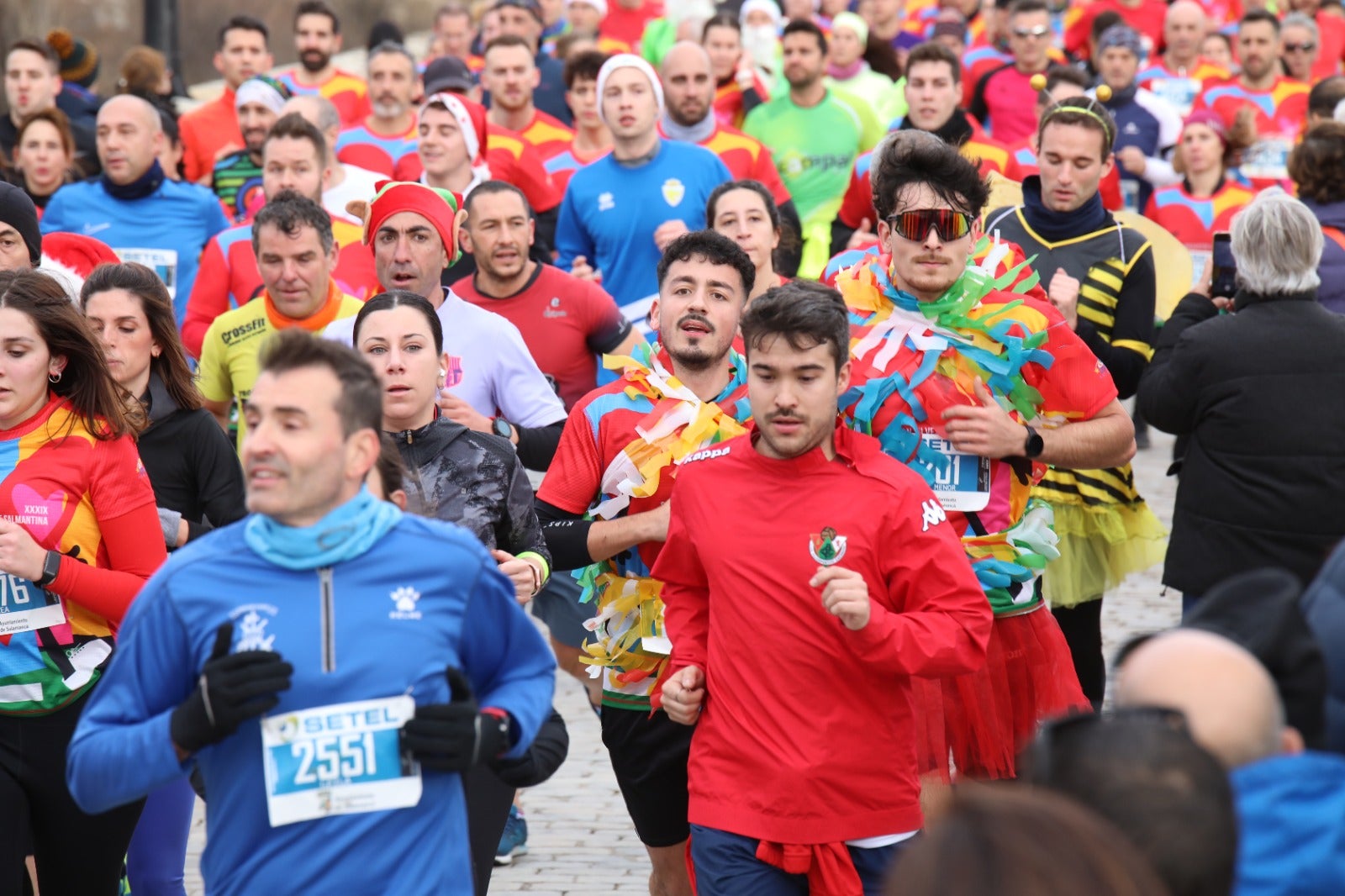 San Silvestre Salmantina: paso por el Puente Romano y calle Compañía