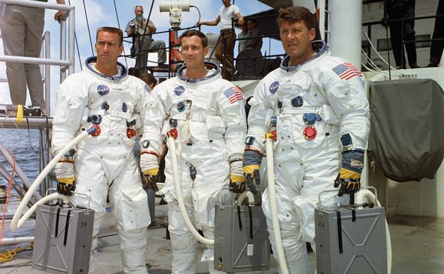 La tripulación de la primera misión espacial tripulada Apolo.