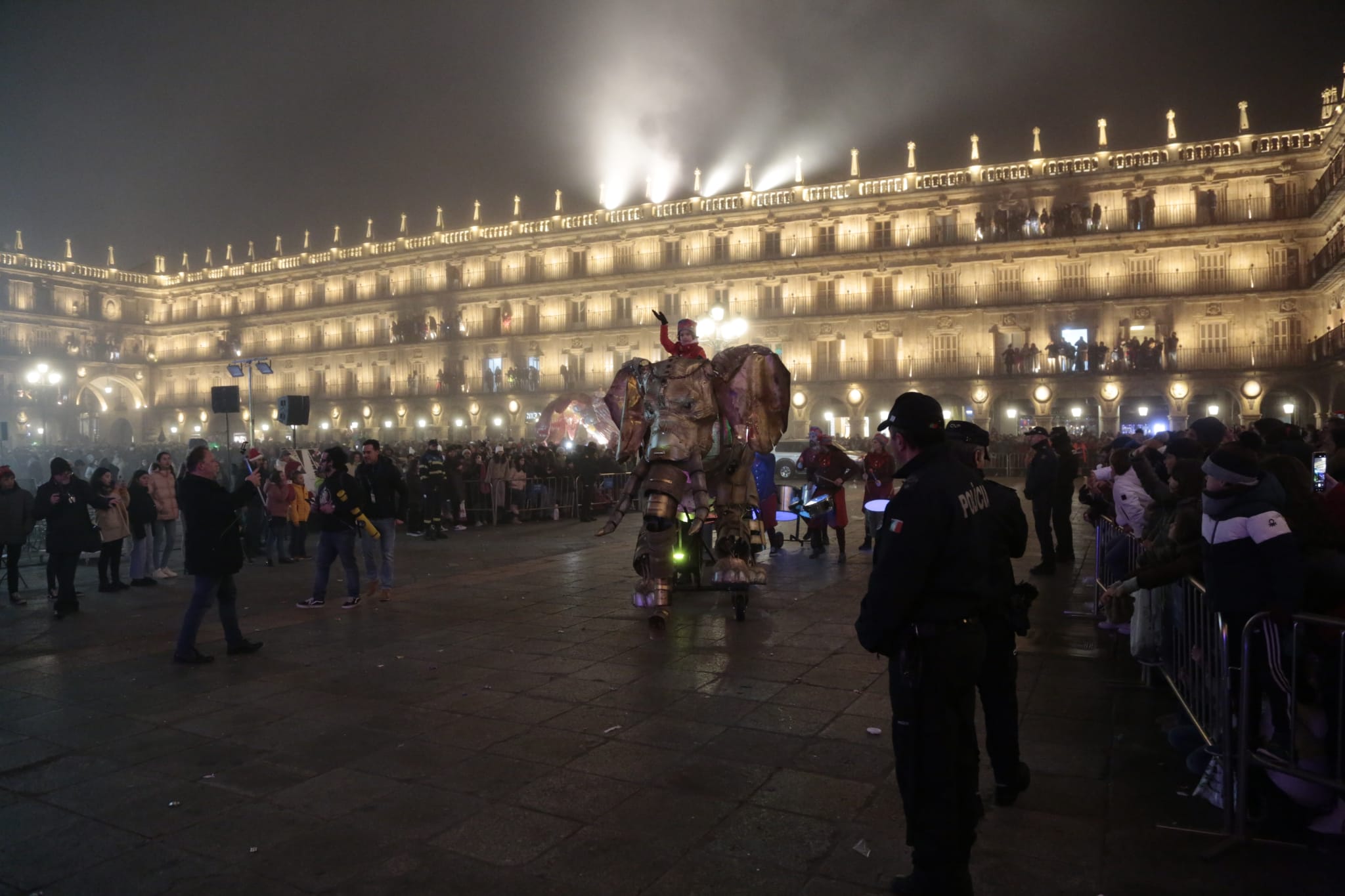 Fotos: La Plaza Mayor de Salamanca acoge a los Reyes Magos