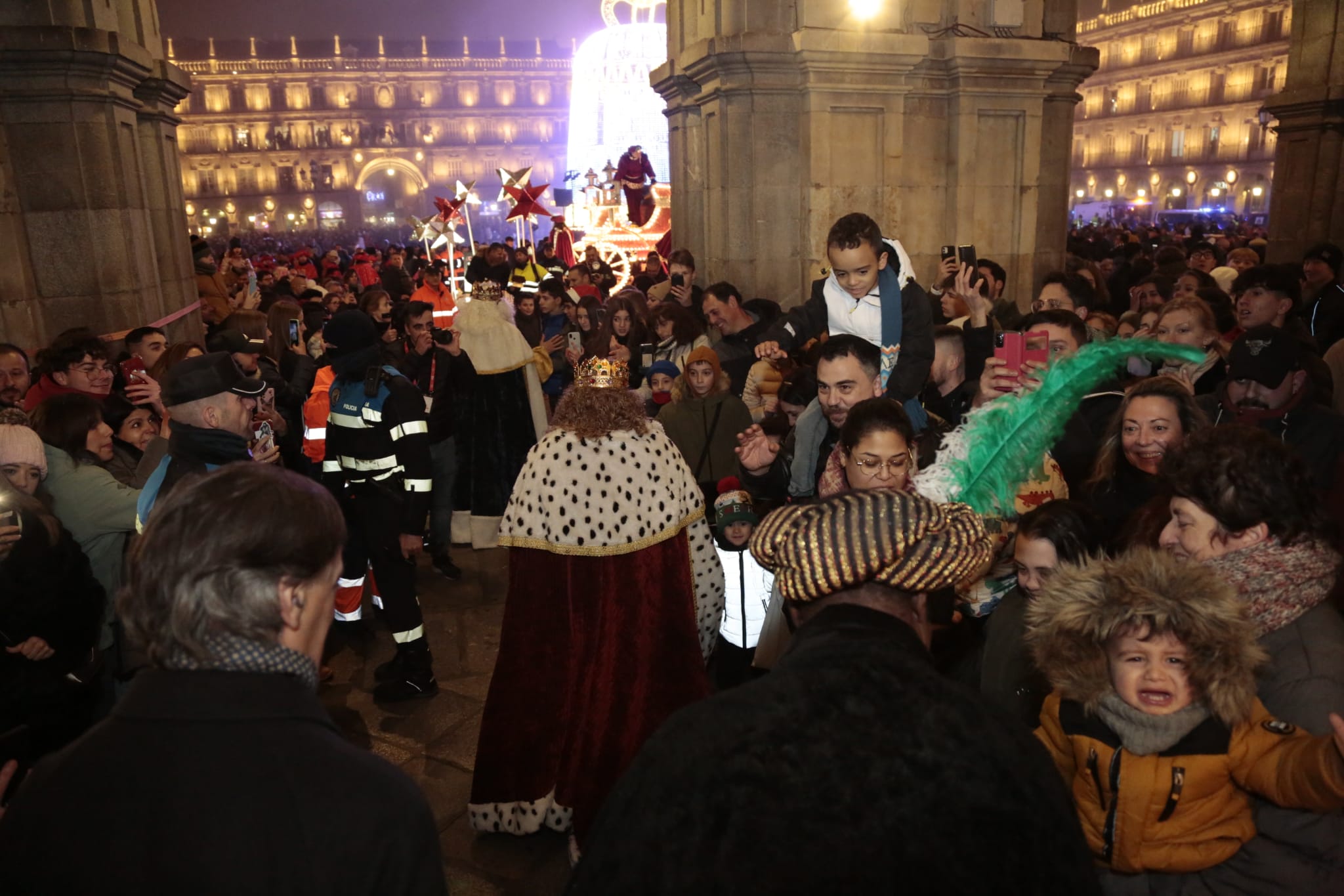 Fotos: La Plaza Mayor de Salamanca acoge a los Reyes Magos