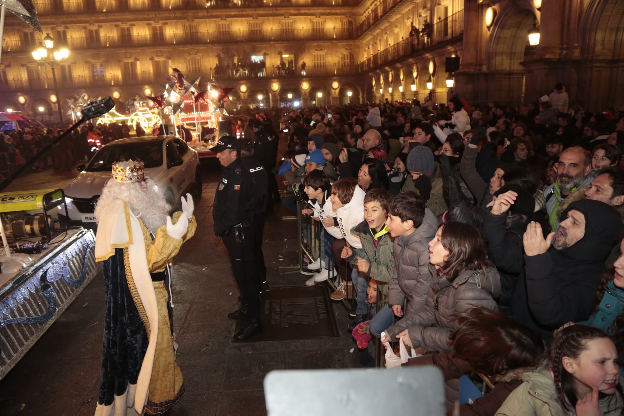 Fotos: La Plaza Mayor de Salamanca acoge a los Reyes Magos
