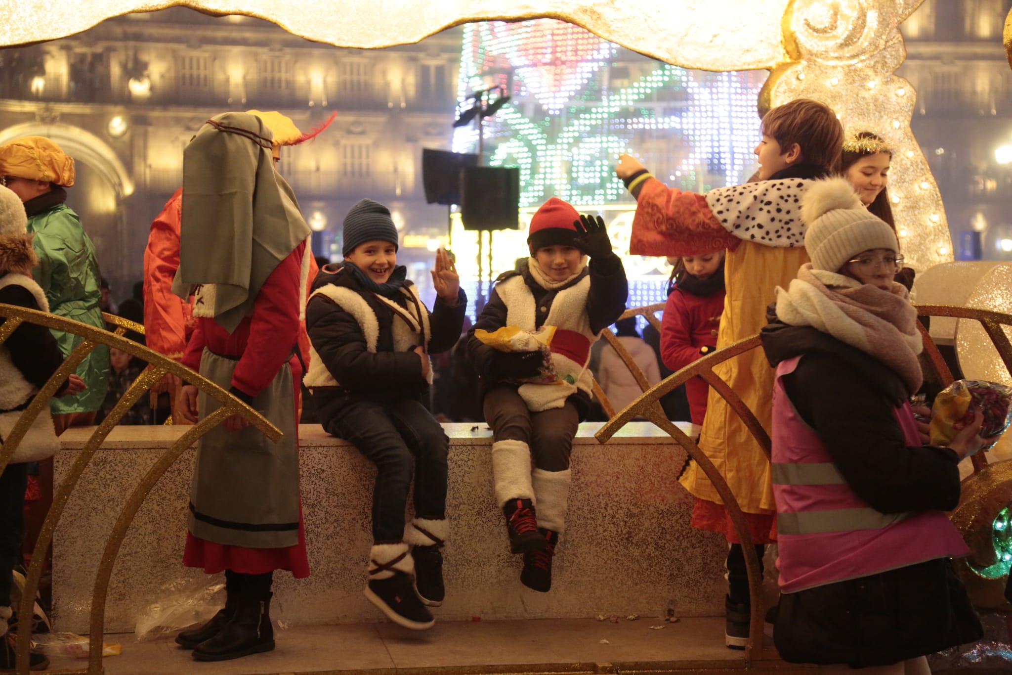 Fotos: La Plaza Mayor de Salamanca acoge a los Reyes Magos