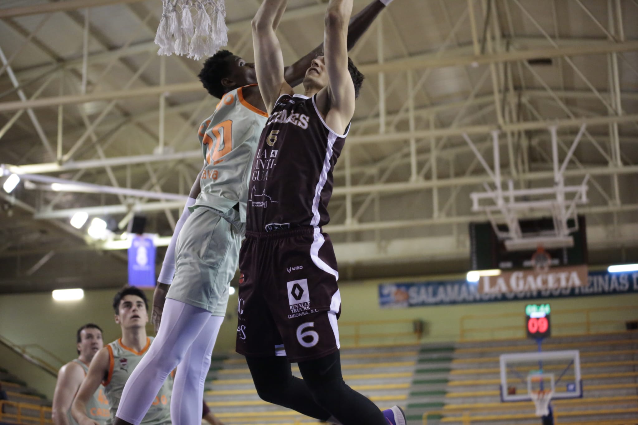 Fotos: El CB Tormes doblega al colista Baskonia