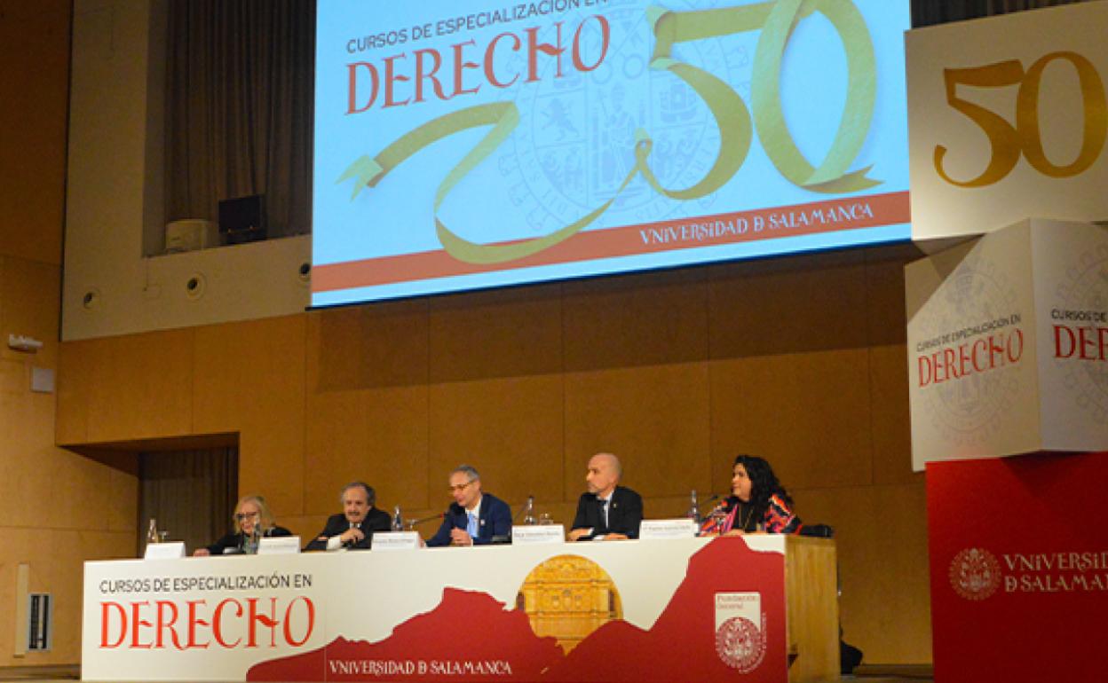 La conferencia de bienvenida a los alumnos de Especialización en Derecho de la Usal. 