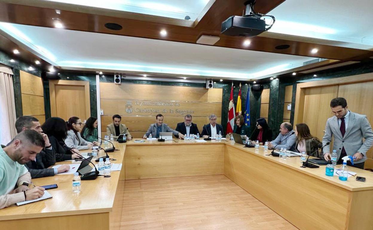 Momento del Pleno celebrado en Carbajosa de la Sagrada. 