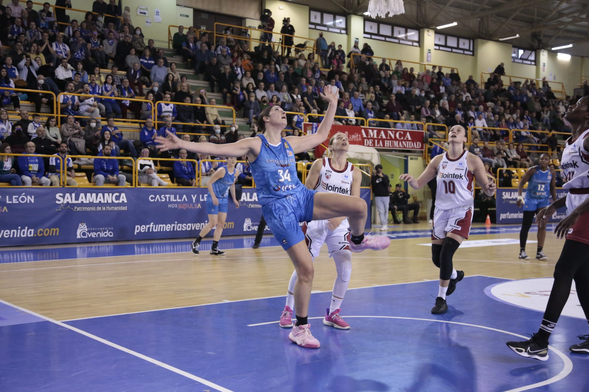 Fotos: Avenida vence al Gernika en el Würzburg