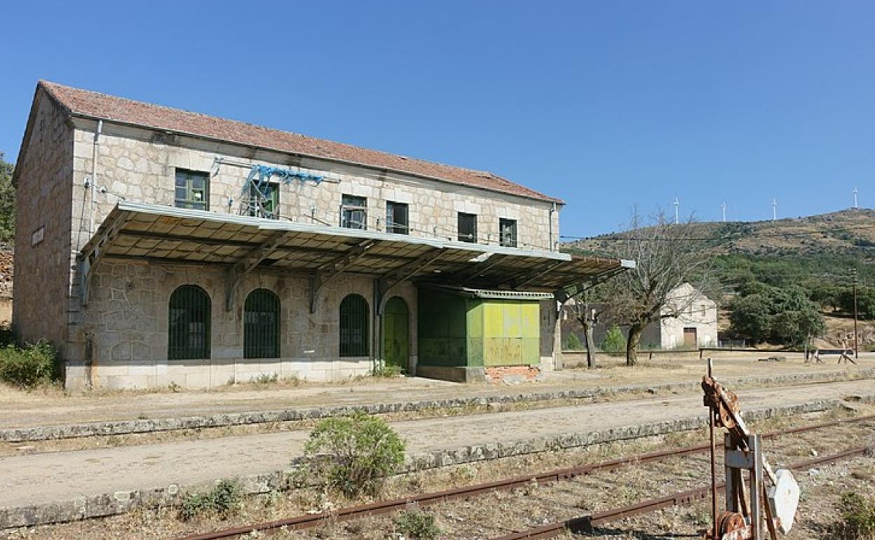 Antigua estación de ferrocarril de Ledrada, en la línea de la Ruta de la Plata.