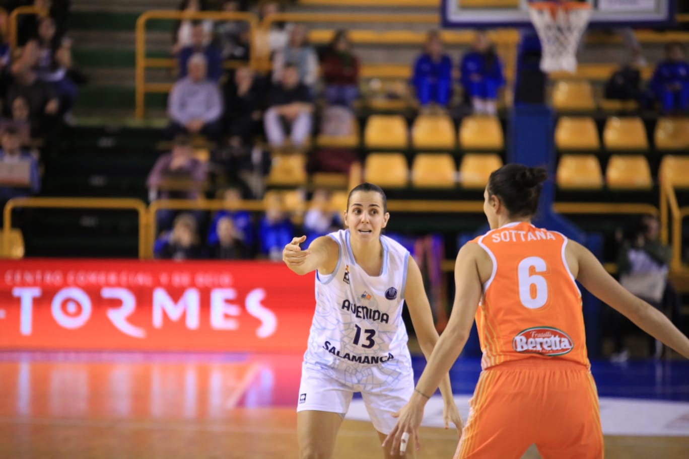 Fotos: Primer partido de Vázquez con el CB Avenida