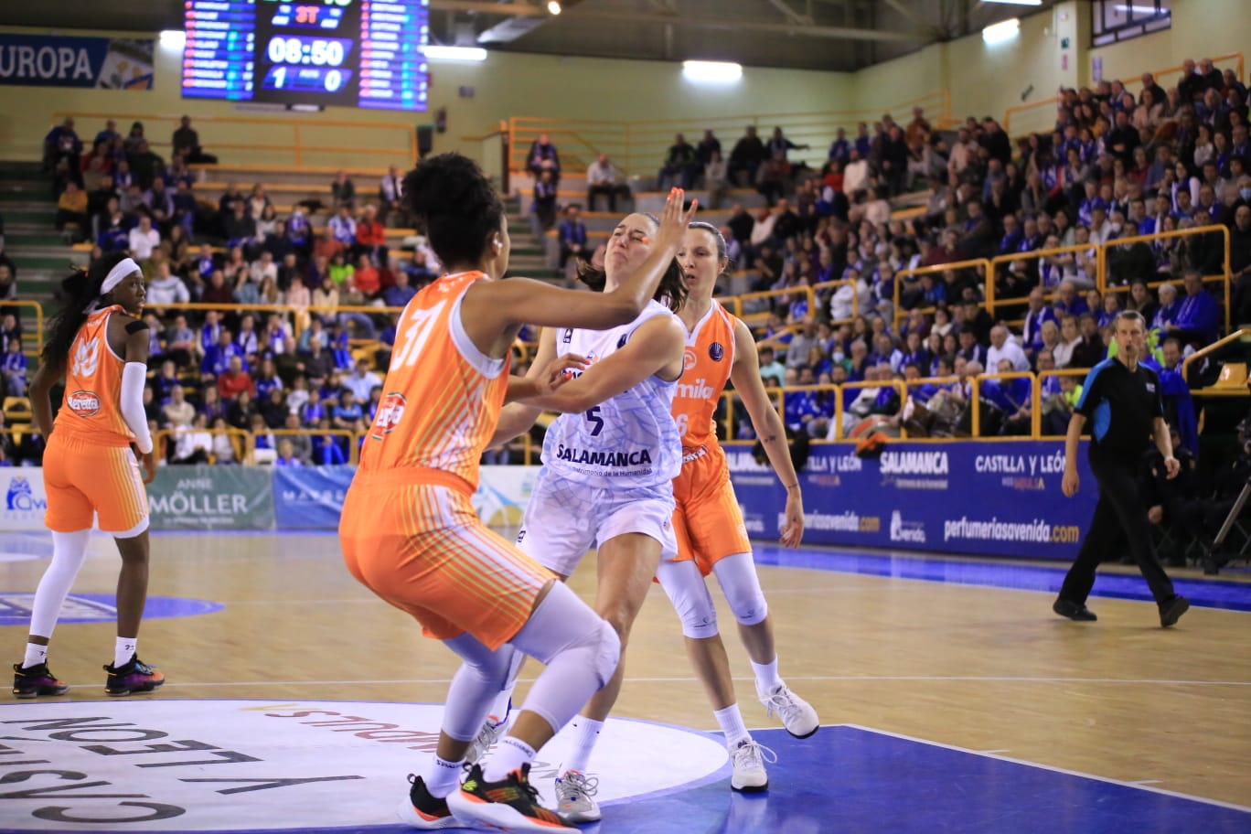 Fotos: Primer partido de Vázquez con el CB Avenida