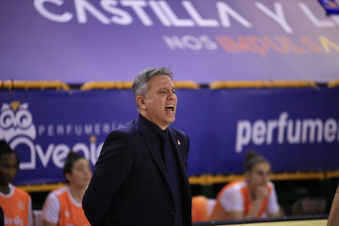 Fotos: Primer partido de Vázquez con el CB Avenida