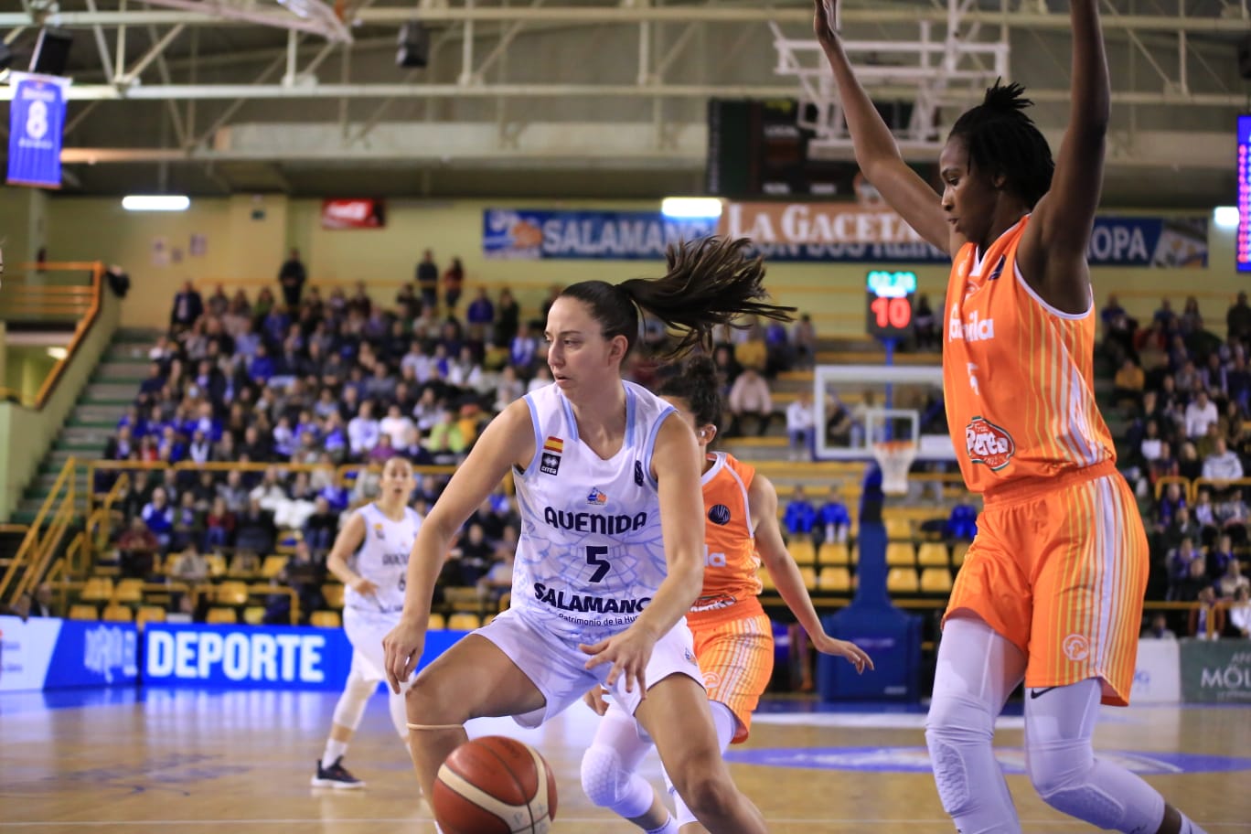 Fotos: Primer partido de Vázquez con el CB Avenida