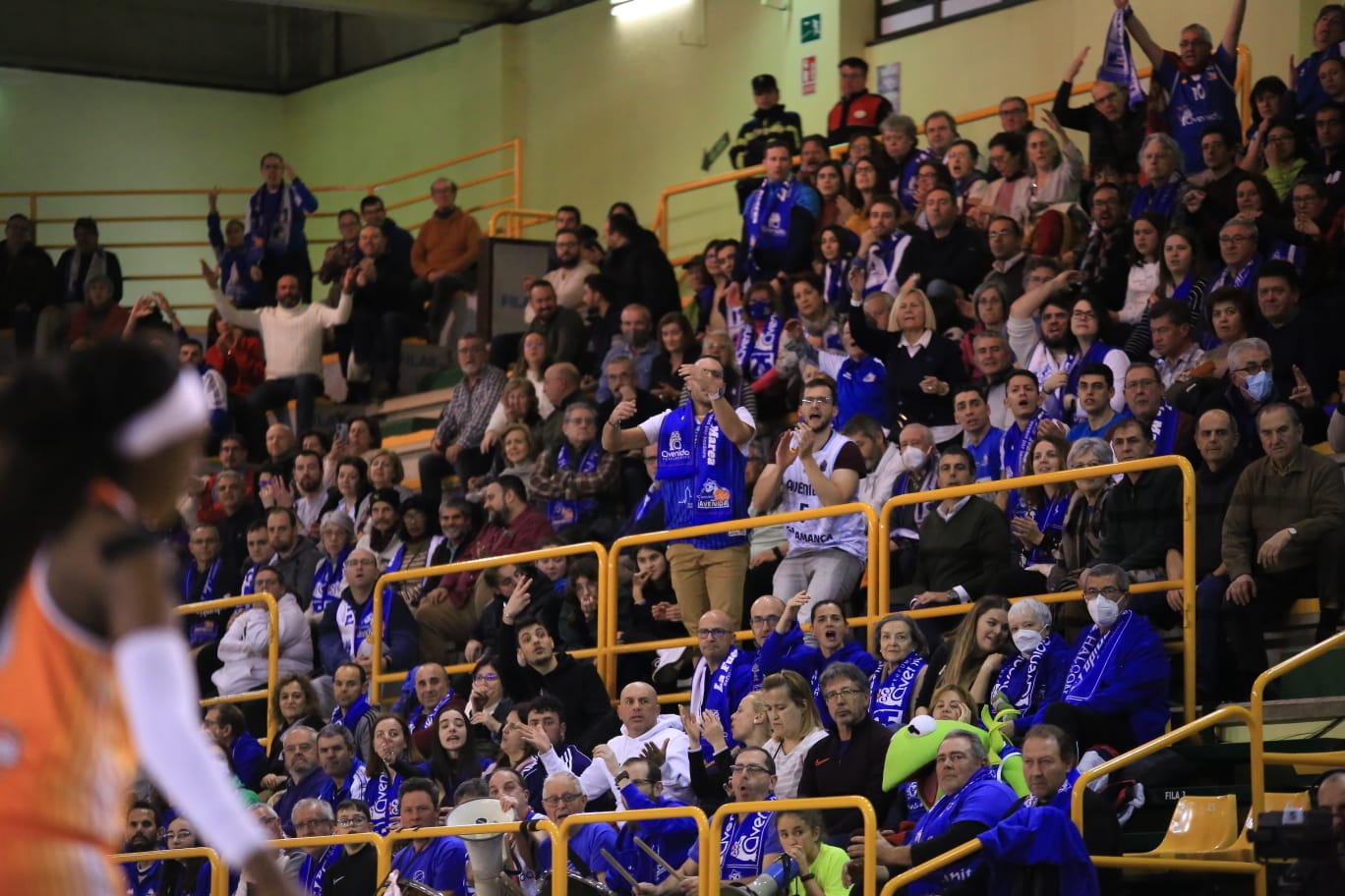 Fotos: Primer partido de Vázquez con el CB Avenida