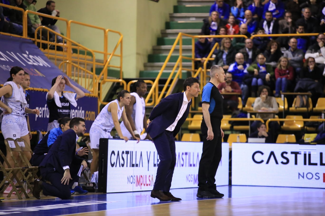Fotos: Primer partido de Vázquez con el CB Avenida