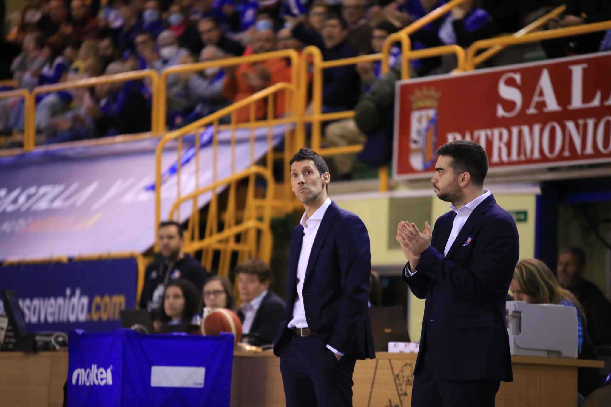 Fotos: Primer partido de Vázquez con el CB Avenida