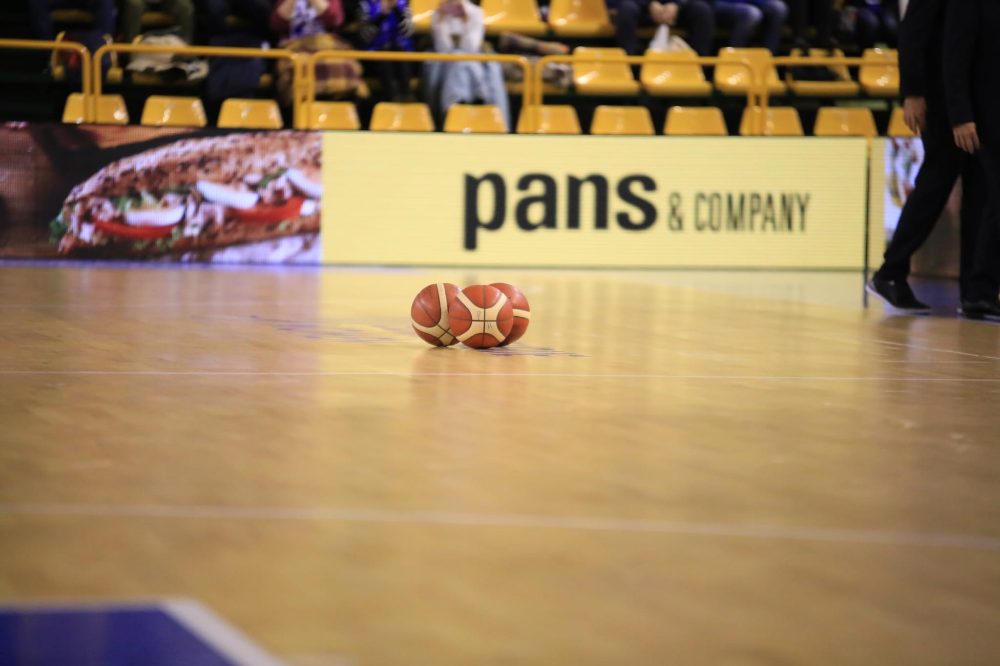 Fotos: Primer partido de Vázquez con el CB Avenida