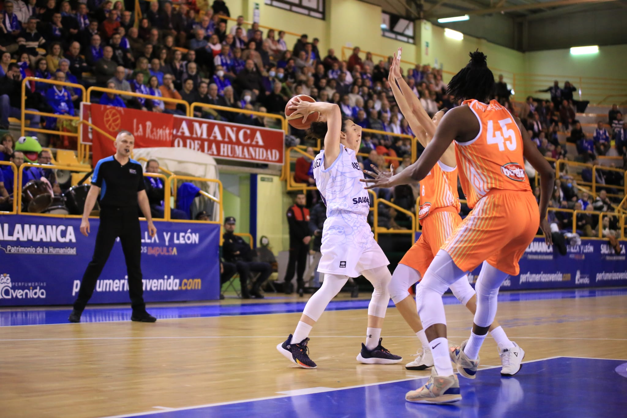 Fotos: Primer partido de Vázquez con el CB Avenida