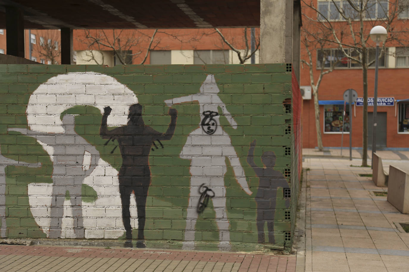 Fotos: Y seguimos en las mismas... El Zurguén y el Teso, su edificio inacabado, y mucho más