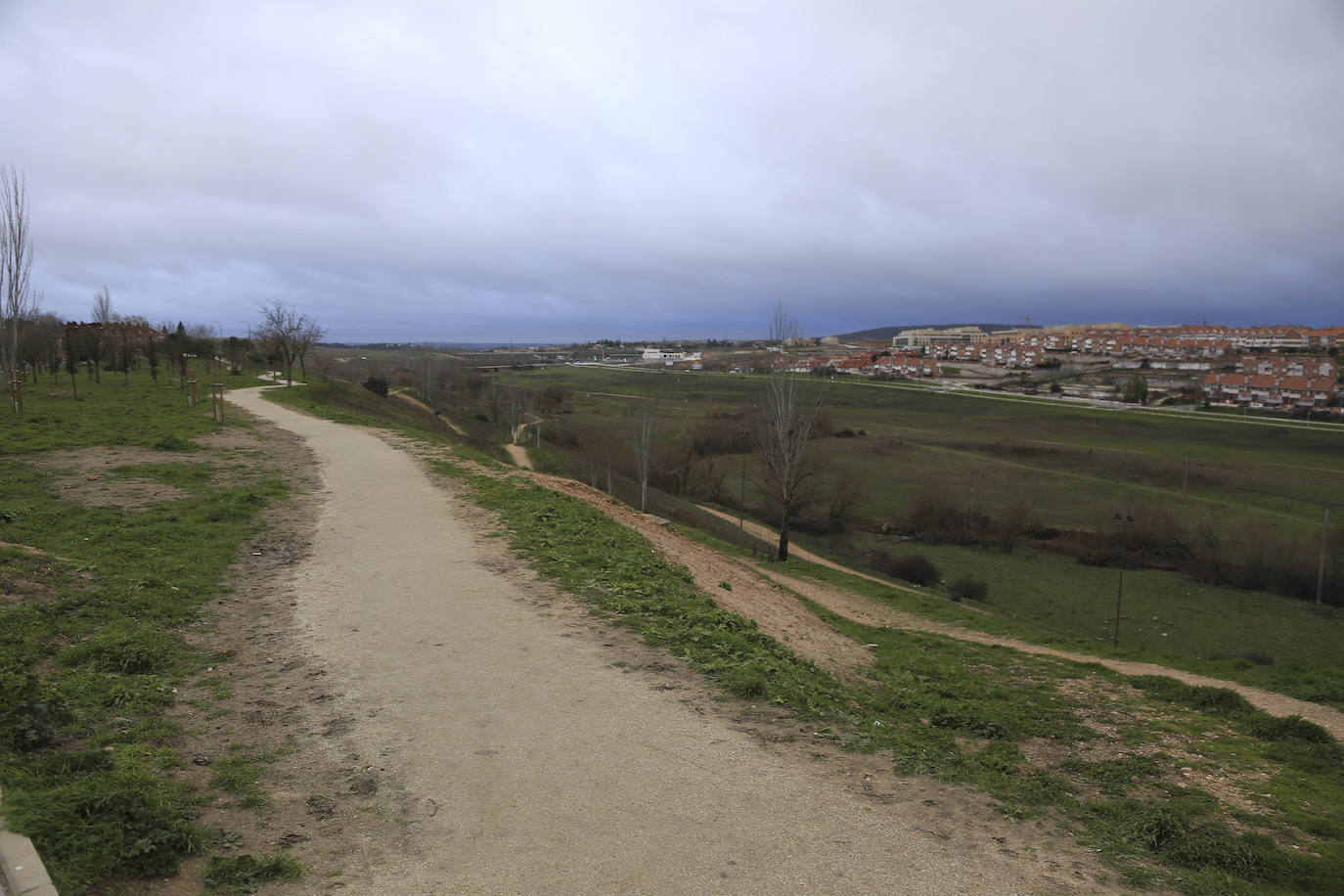 Fotos: Y seguimos en las mismas... El Zurguén y el Teso, su edificio inacabado, y mucho más