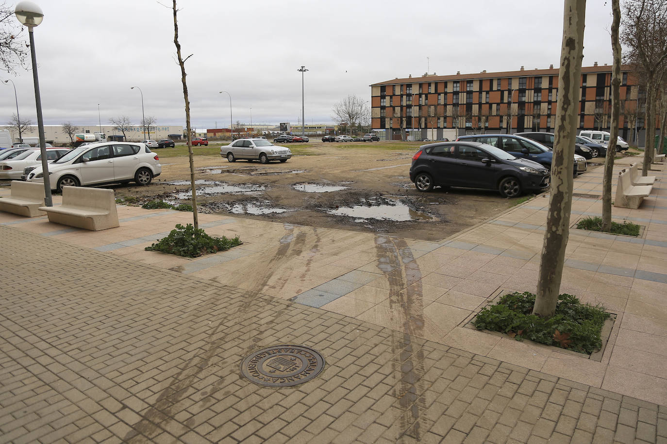 Fotos: Y seguimos en las mismas... El Zurguén y el Teso, su edificio inacabado, y mucho más