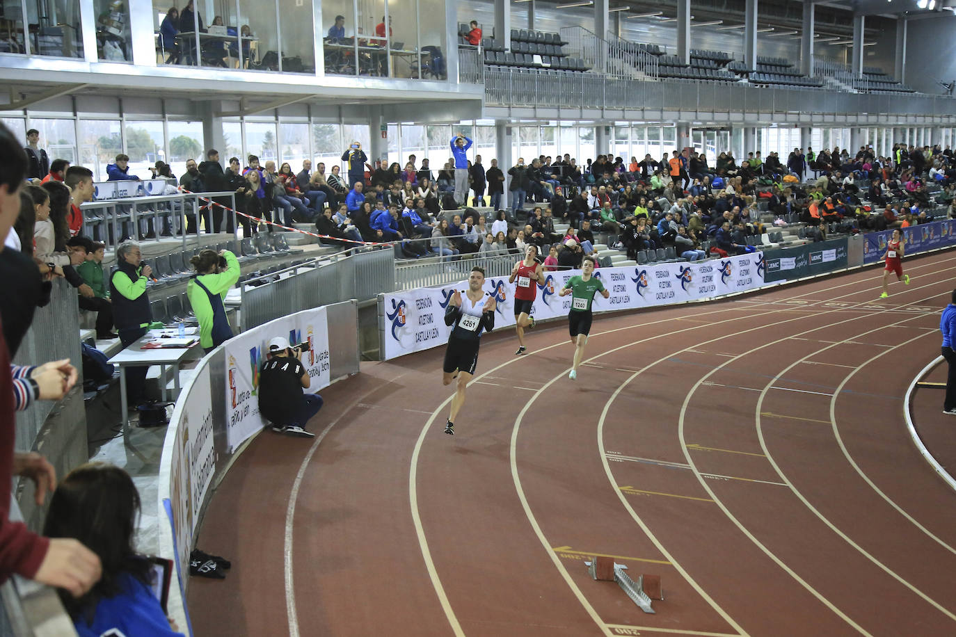 Fotos: Control de atletismo en la Carlos Gil Pérez con la presencia de Óscar Husillos